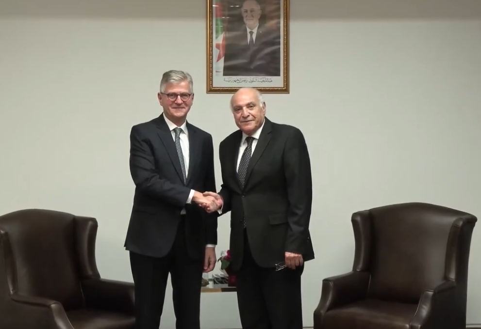 عطاف يستقبل وكيل الأمين العام للأمم المتحدة المكلف بعمليات السلام