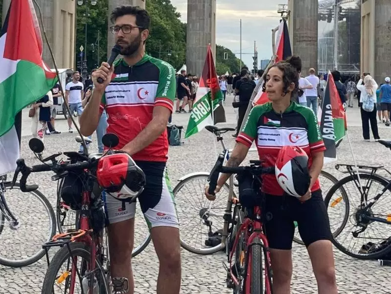 الناشطان السويديان يستأنفان رحلتهما بالدراجة انطلاقا من  الجزائر