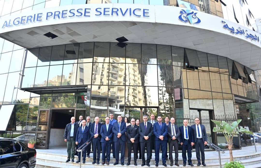 وزير اتصال