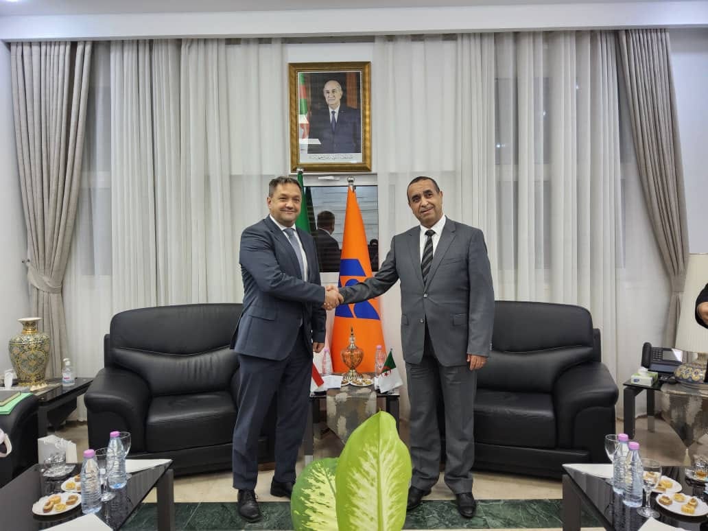 عجال مع السفير المجري