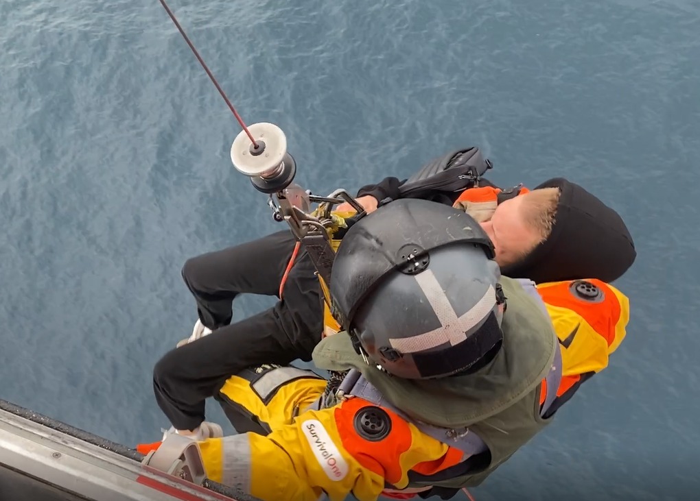 القوات البحرية اجلاء