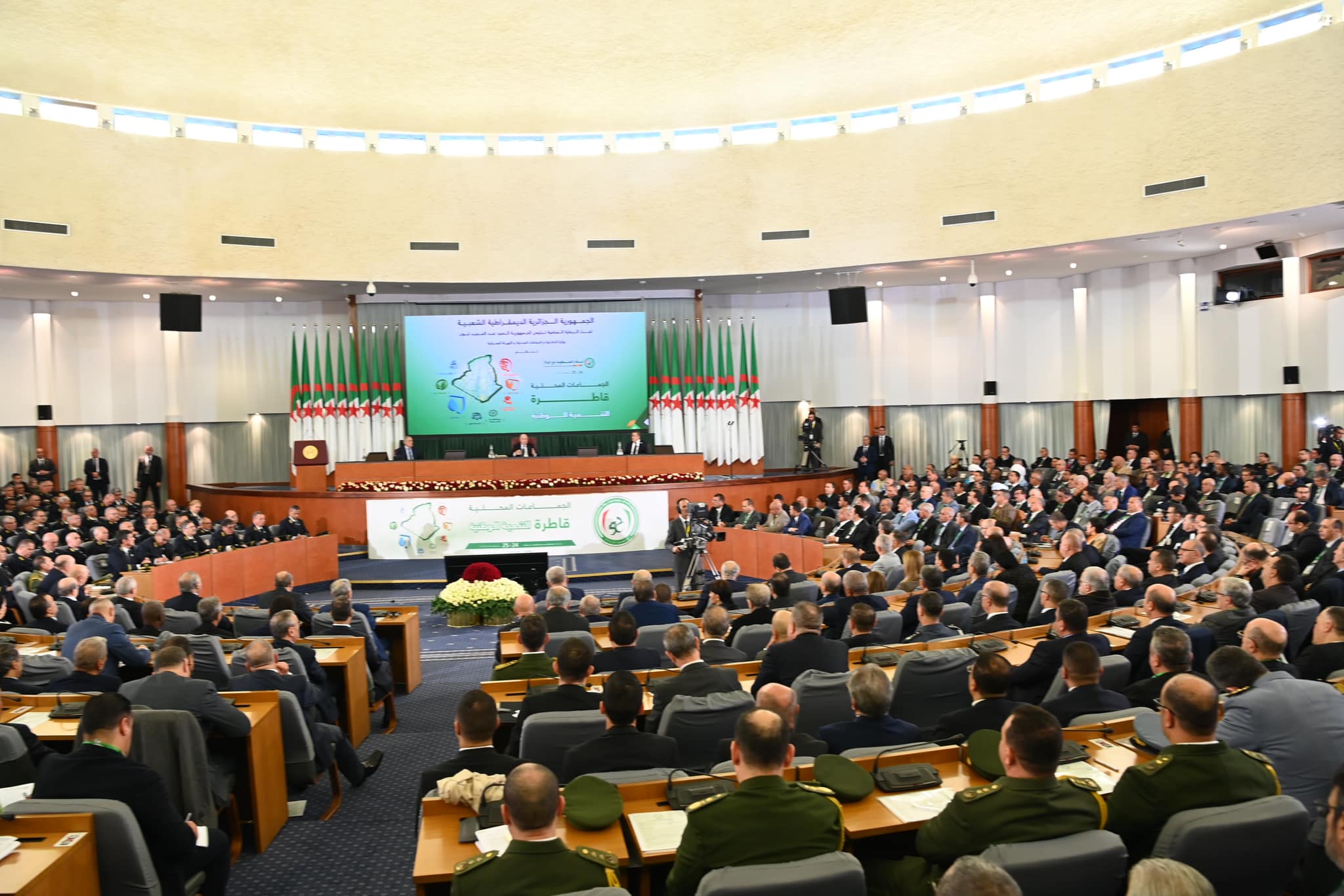 لقاء الحكومة مع الولاة