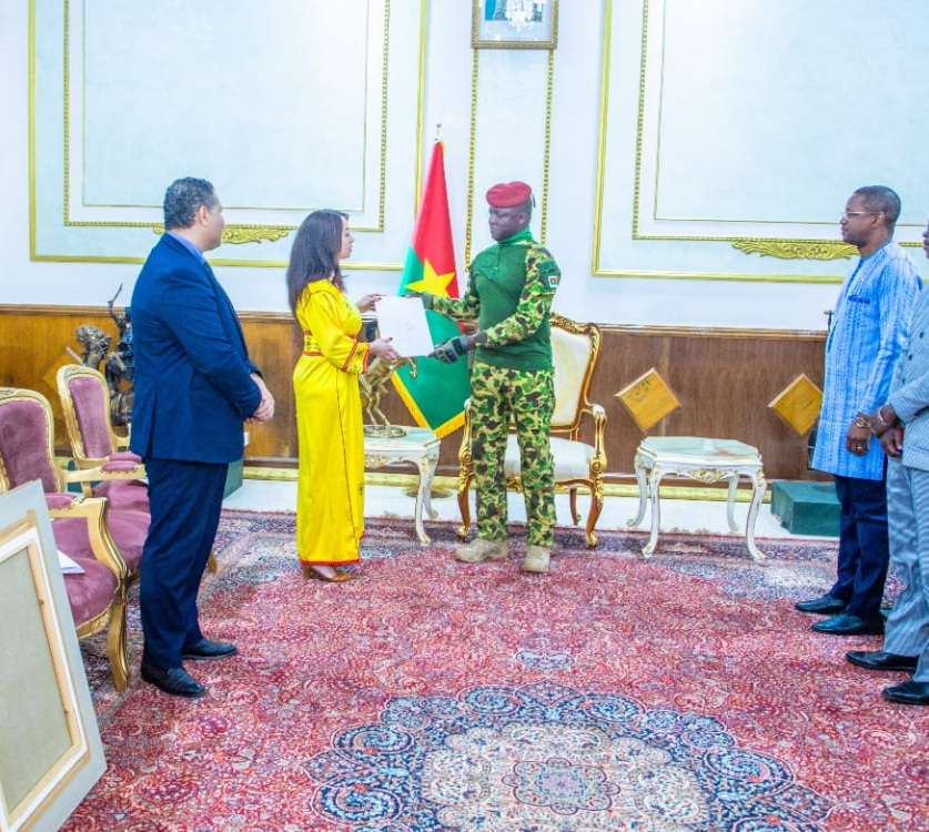 السيدة منصوري تستقبل من قبل رئيس بوركينا فاسو