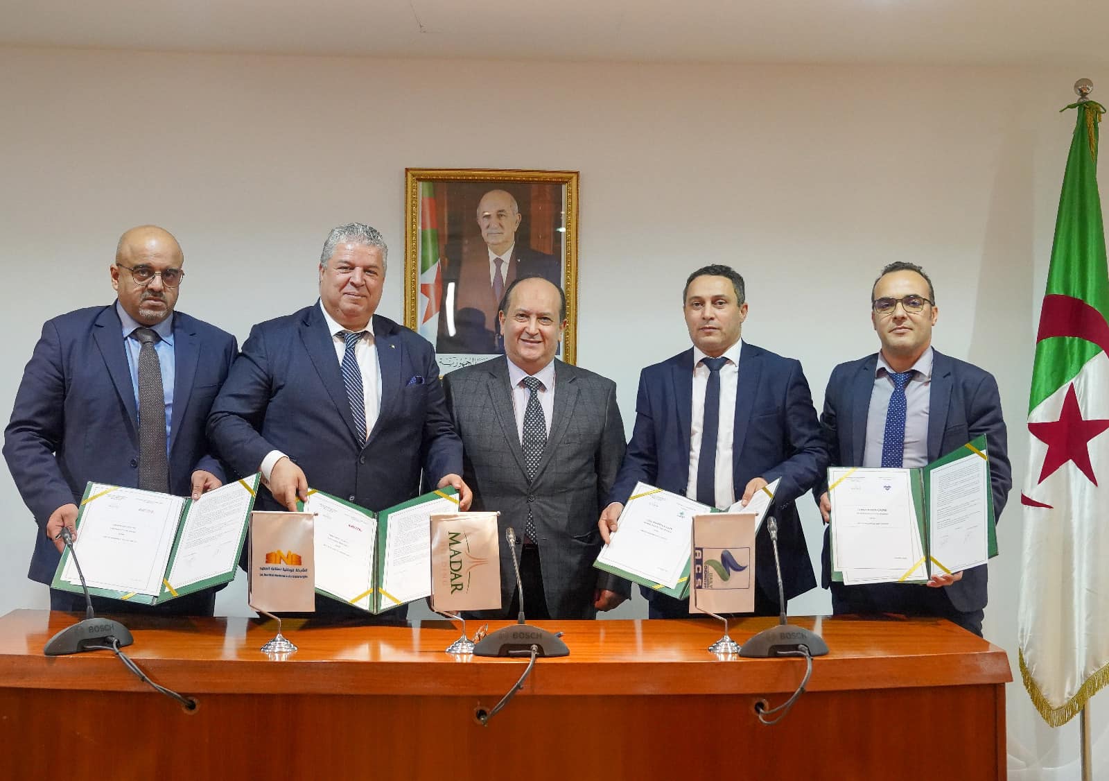 Signature de conventions-cadre entre des groupes publics pour un partenariat stratégique et de nouveaux projets