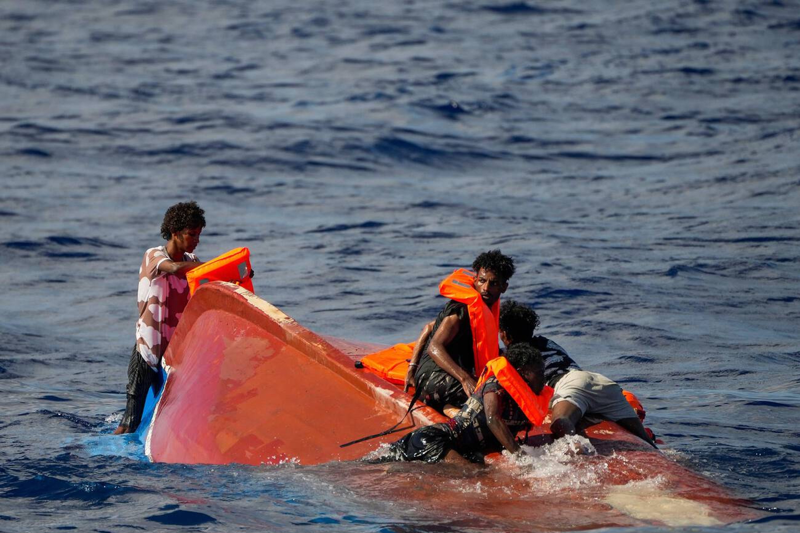 Tunisie : 20 migrants morts dans un naufrage, cinq secourus