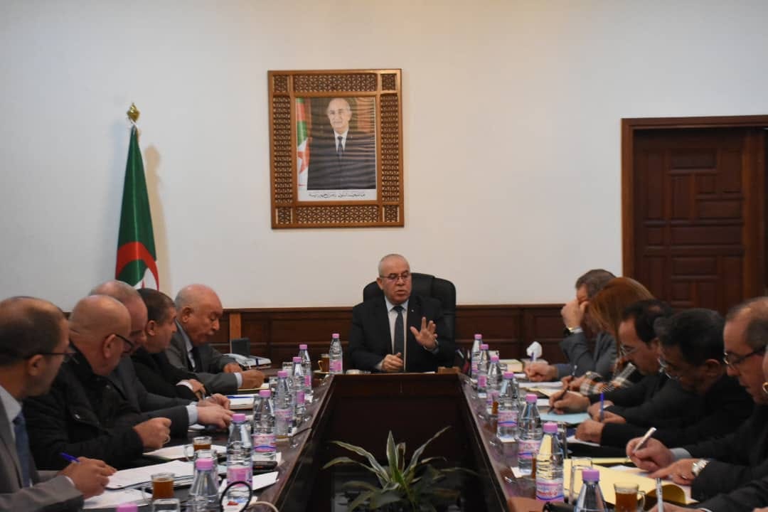 شرفة يشرف على تنصيب اللجنة الوطنية لتسوية العقار الفلاحي