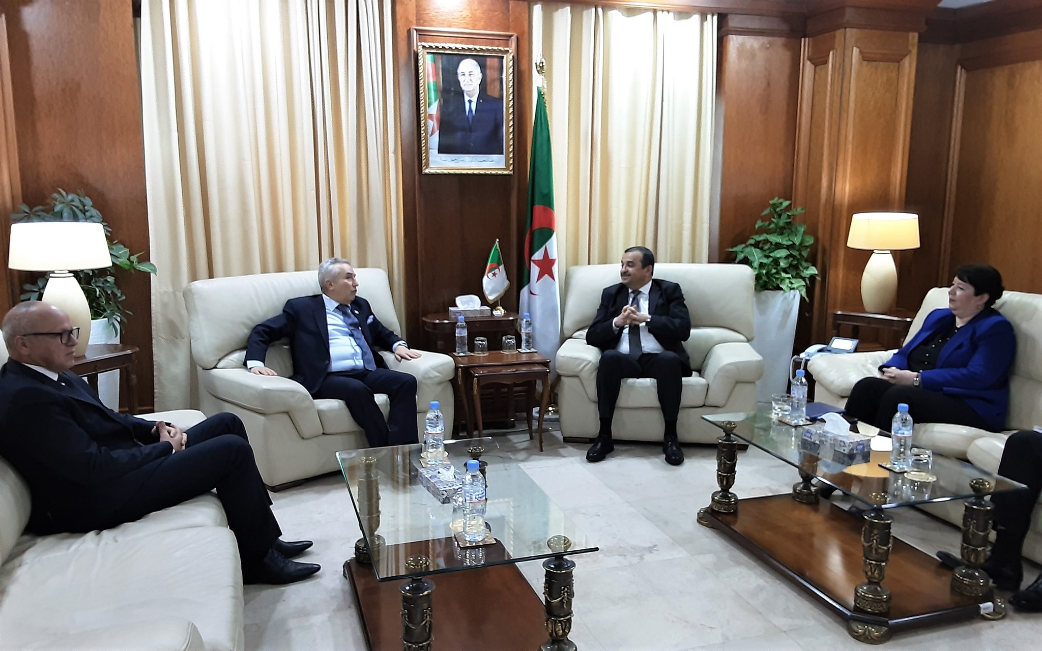 عرقاب يستقبل الباحث كريم زغيب ويتباحثان سبل دعم الإنتقال الطاقوي وتعزيز الإقتصاد الوطني