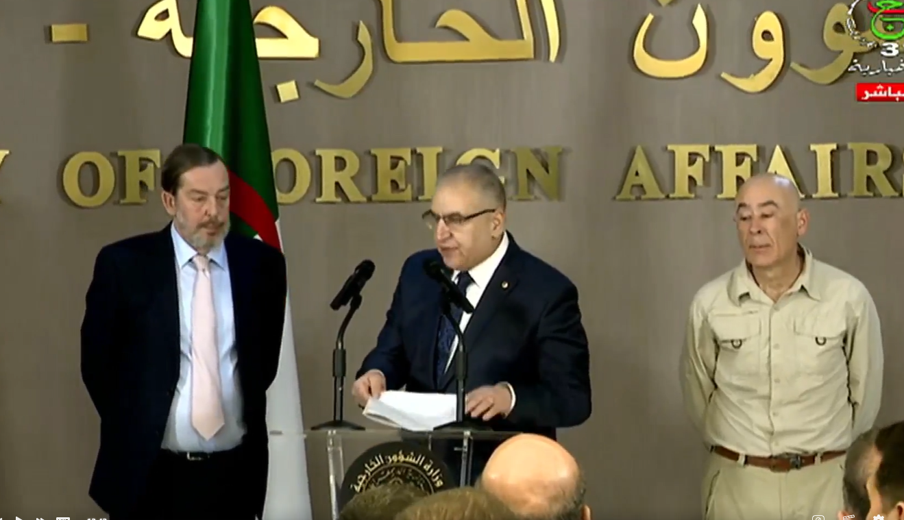 الجزائر تسلم الرعية الإسباني