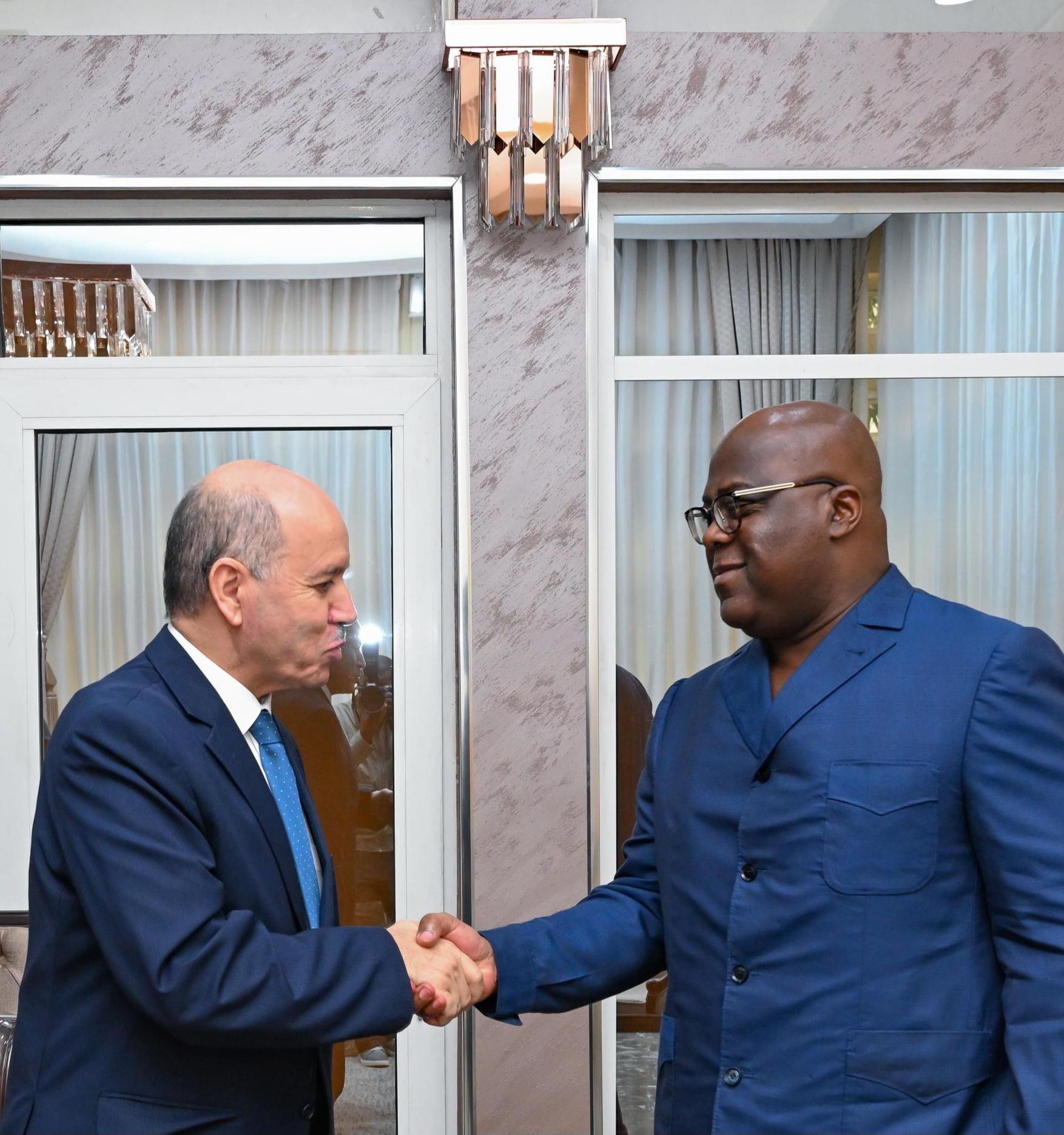 مبعوثا خاصا لرئيس الجمهورية: وزير الصحة يستقبل من قبل رئيس جمهورية الكونغو  الديمقراطية