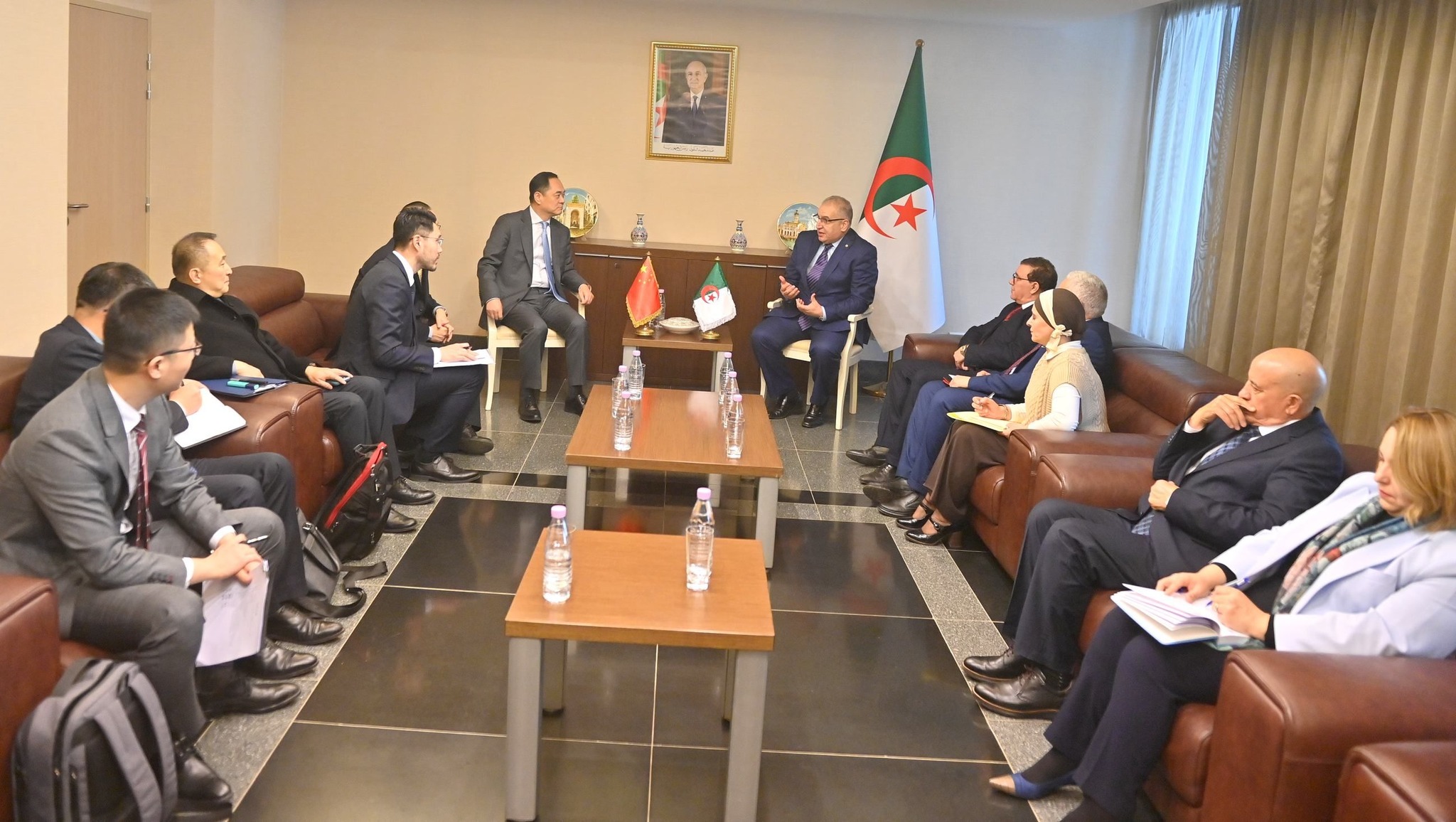 مقرمان يستقبل رئيس جمعية الشعب الصيني للصداقة مع الدول الأجنبية