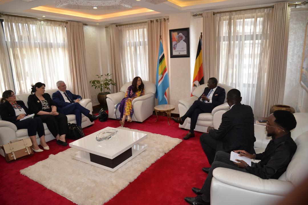 لقاء ثنائي بين منصوري مع نائب وزير الخارجية الأوغندي