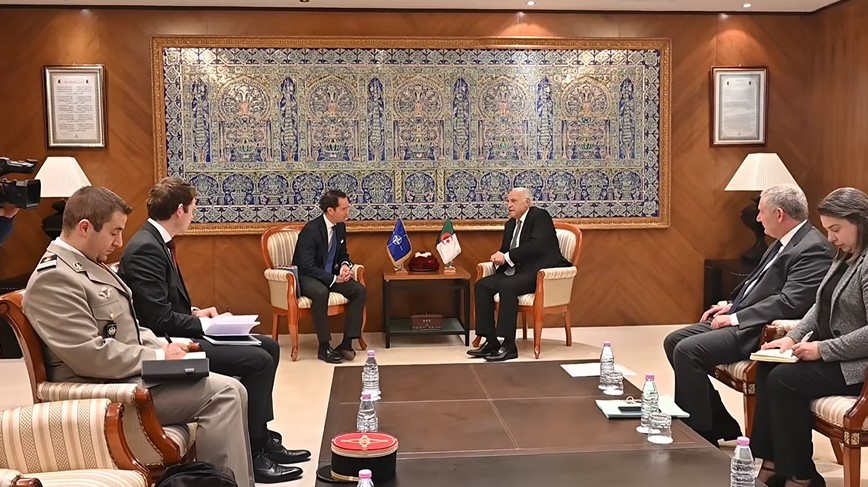 عطاف يستقبل الأمين العام المساعد المفوض للشؤون السياسية والسياسة  الأمنية لحلف شمال الأطلسي