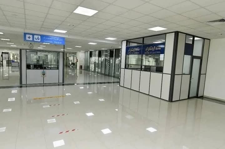 صرف العملة الصعبة بالمحطة البحرية للمسافرين