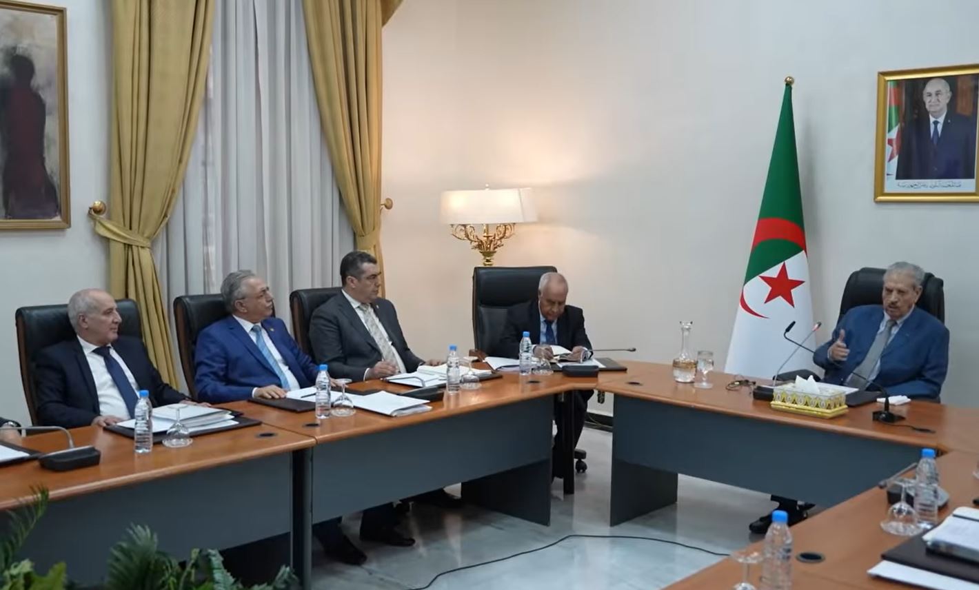 Conseil de la nation loi partis