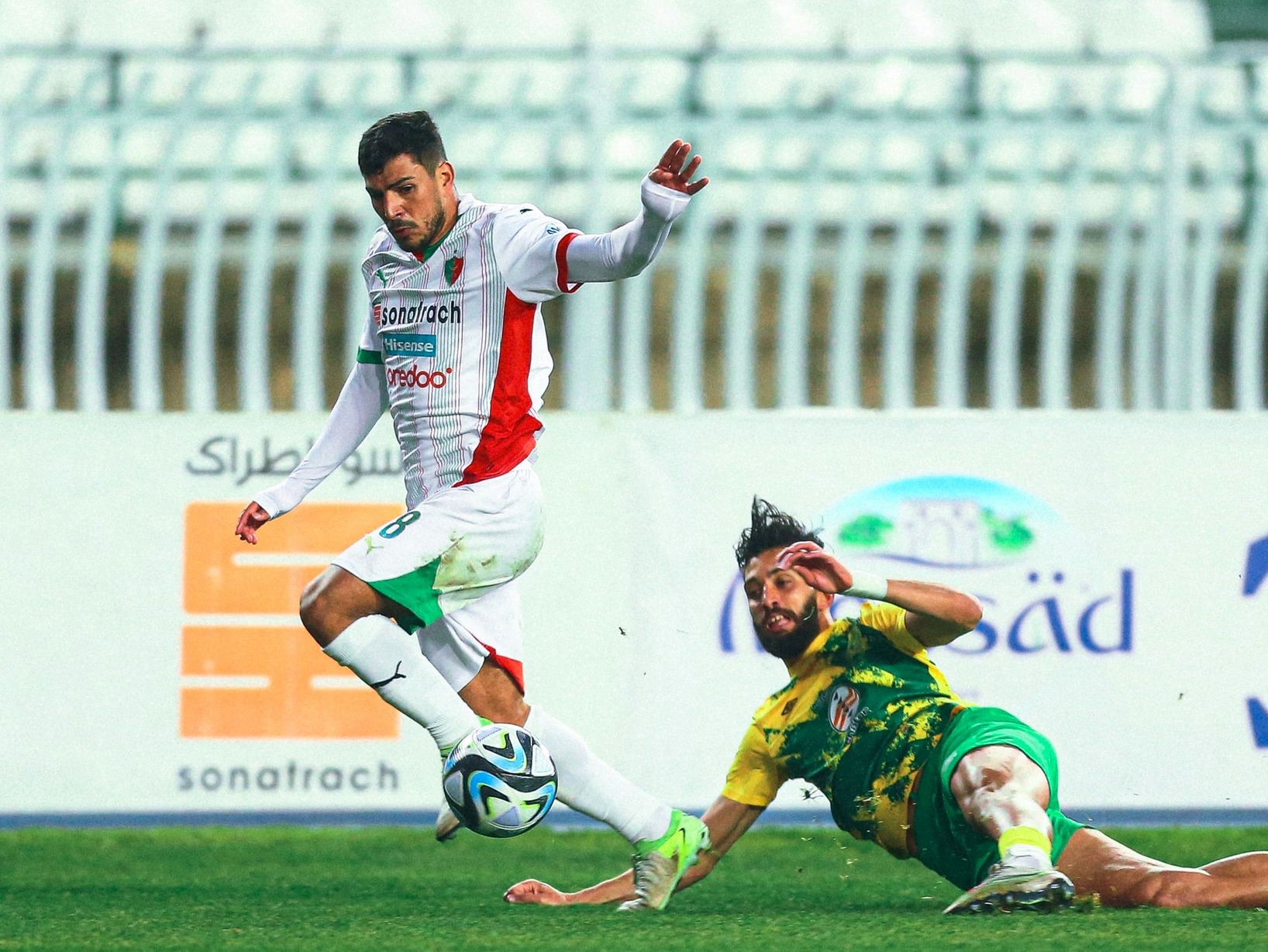 Draoui dans ses oeuvres face à la JS Saoura