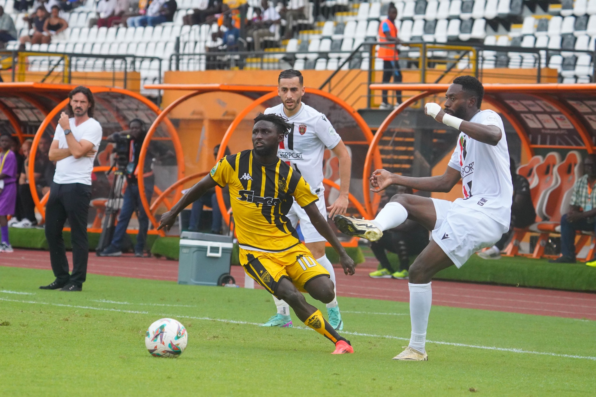 L’USMA arrache le nul à Abidjan et conforte sa première place