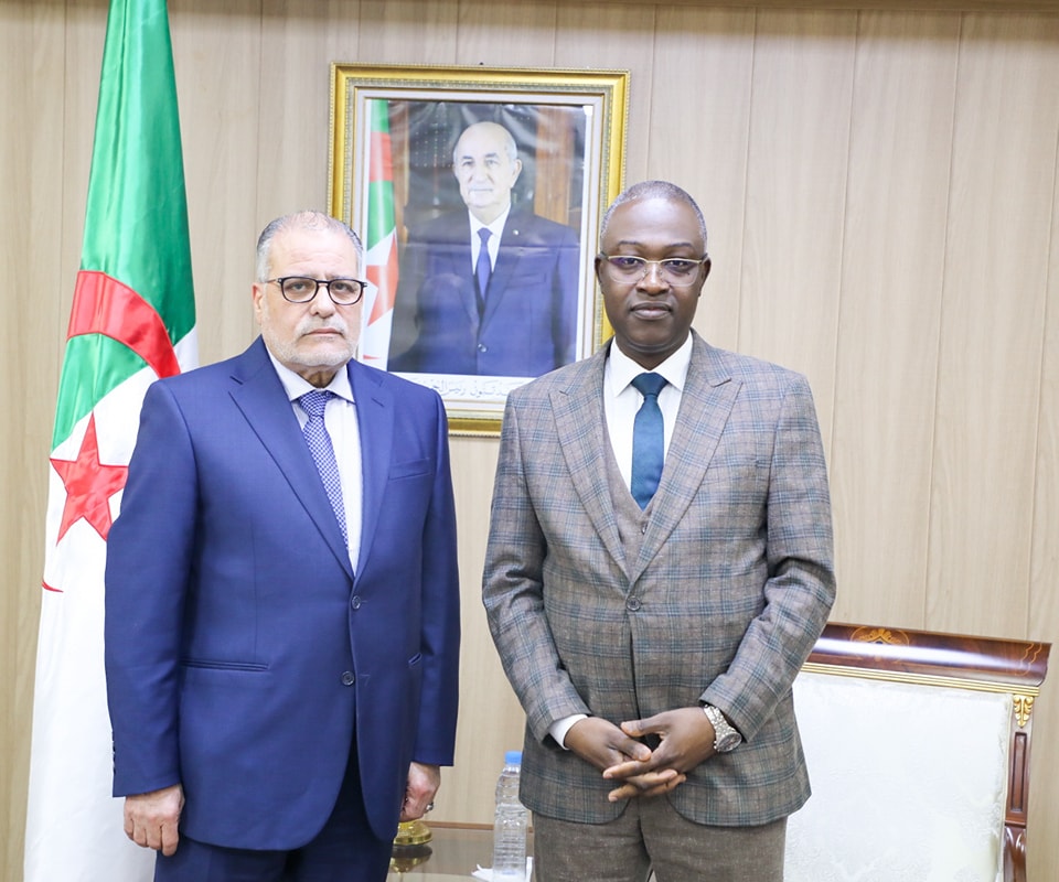 وزير الشباب يستقبل المدير العام لمسجد باريس الكبير