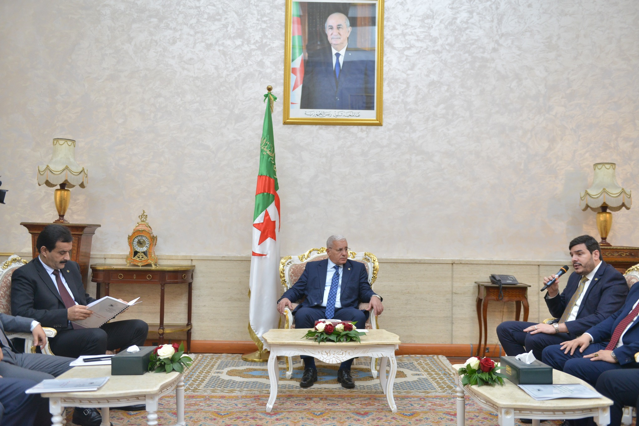 بوغالي يتسلم التقريرين المتعلقين بمراجعة  المشروعين التمهيديين لقانوني الأحزاب السياسية والجمعيات