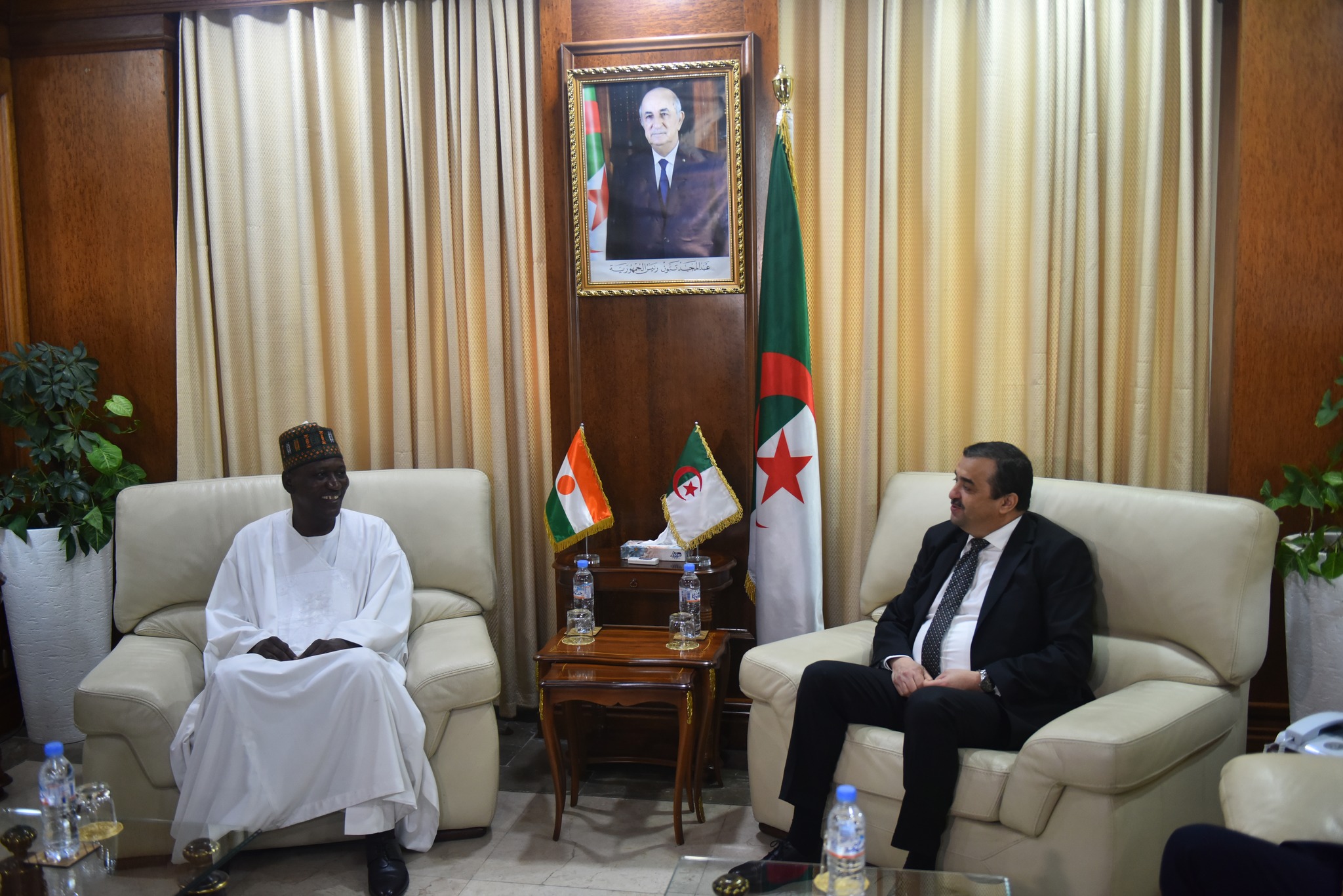 عرقاب يبحث مع  وزير البترول النيجري سبل تعزيز التعاون الثنائي