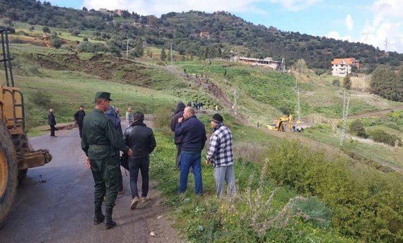 مراد يوفد لجنة وزارية لمعاينة حجم الأضرار الناجمة عن حادث انزلاق للتربة بذراع الميزان