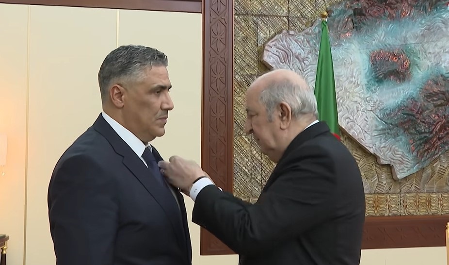 رئيس الجمهورية يسدي وسام الاستحقاق الوطني بدرجة عشير لوزير السكن