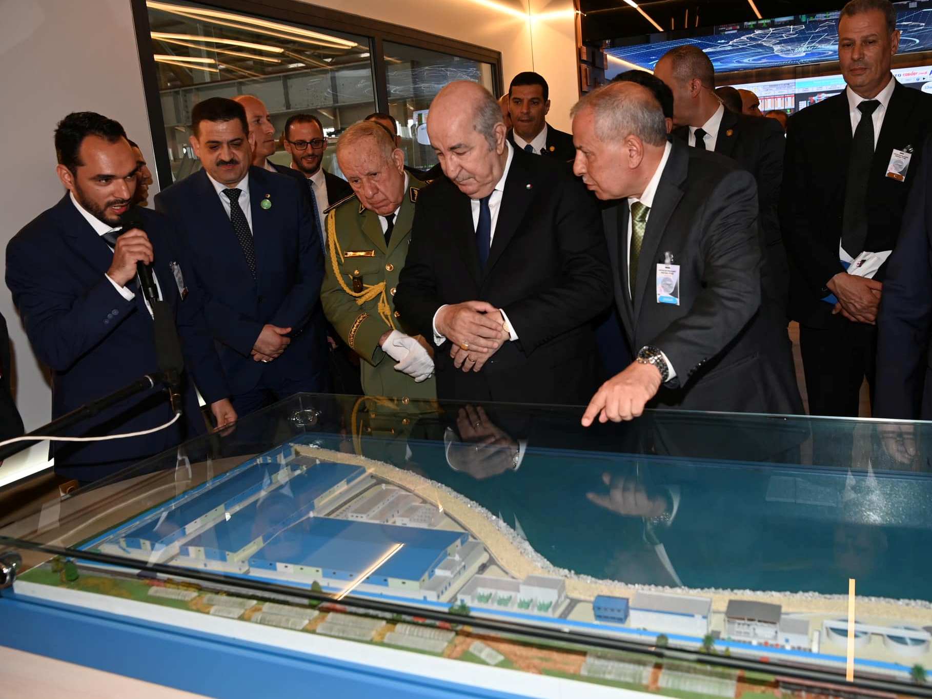 Le président de la République procède à l'inauguration de l'usine de dessalement de l'eau de mer «Fouka 2» dans la wilaya de Tipasa