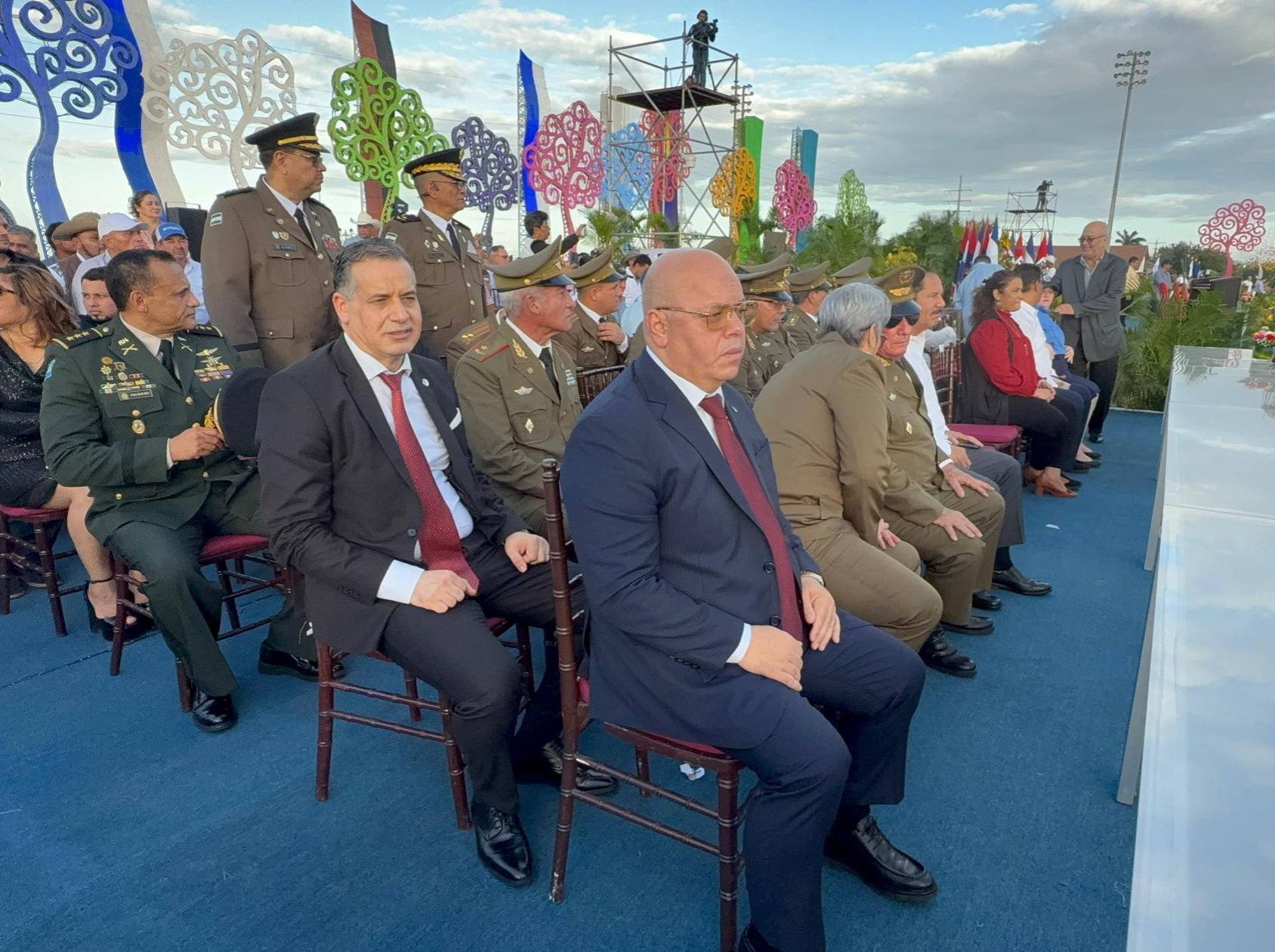 Chargé par le président de la République, Rebiga participe à Managua à la cérémonie d'investiture du Commandant en chef de l'Armée du Nicaragua