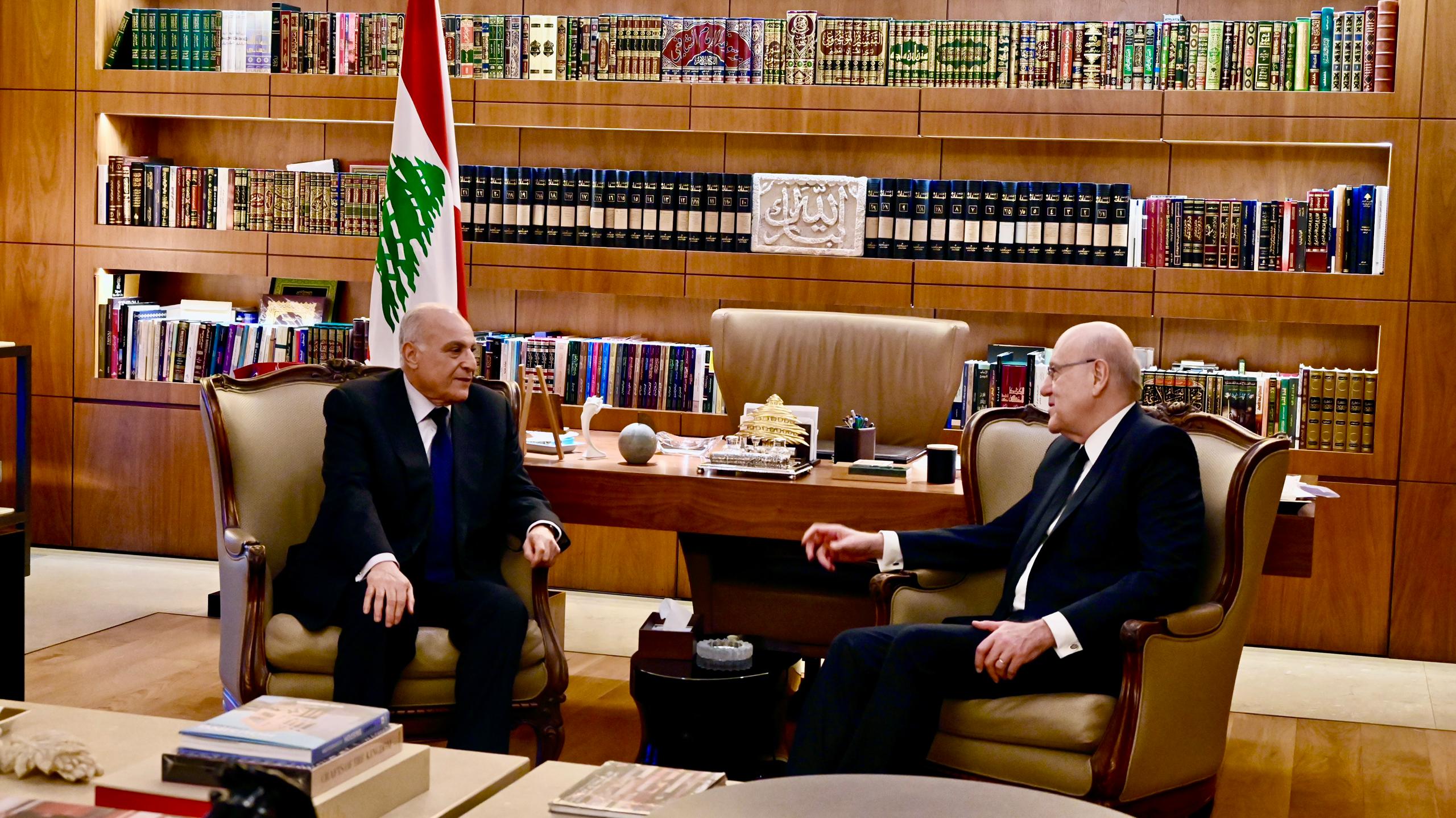 عطاف يؤدي زيارة مجاملة لرئيس حكومة تصريف الأعمال المنتهية ولايتها في لبنان