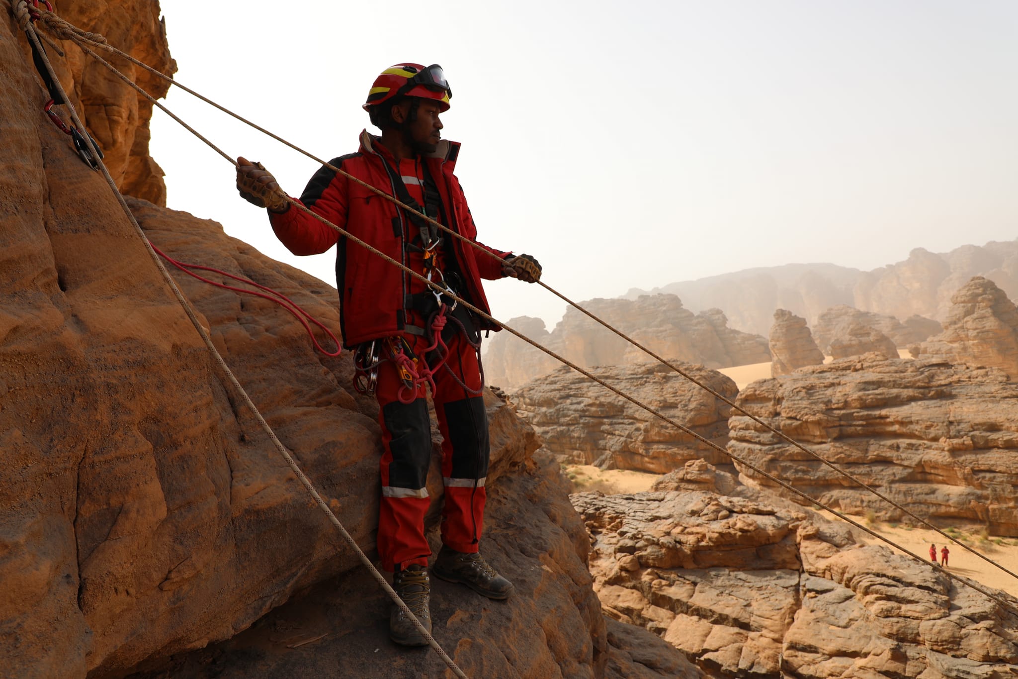Exécution d’une manœuvre de sauvetage et de secours en zones sahariennes difficiles
