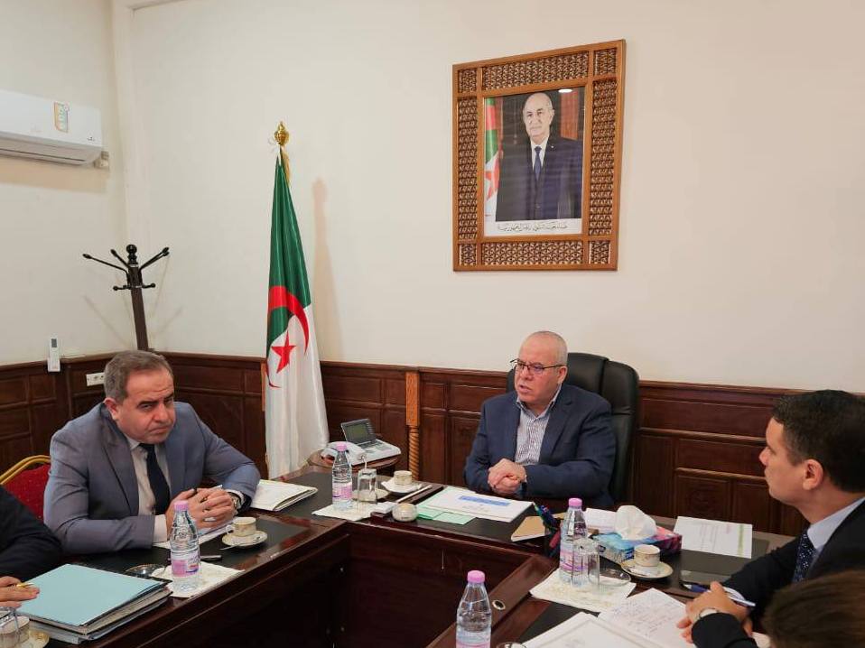 Cherfa préside une réunion d'évaluation du programme d'approvisionnement du marché en produits agricoles