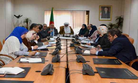 لجنة الشؤون الاقتصادية تعقد اجتماعا لدراسة مشروع قانون النشاطات المنجمية