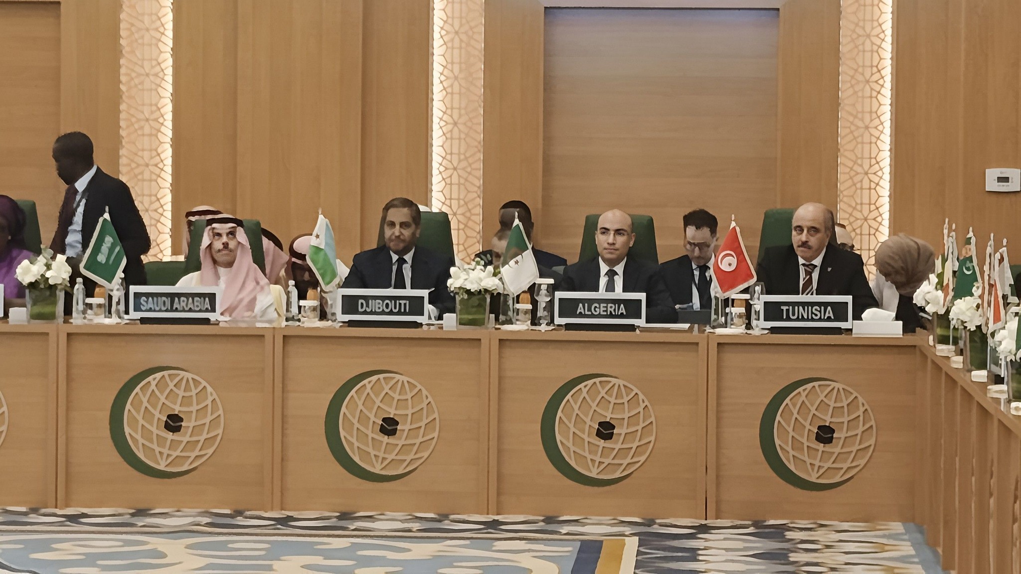 الجزائر تدعو إلى موقف اسلامي موحد رافض لتهجير الشعب الفلسطيني