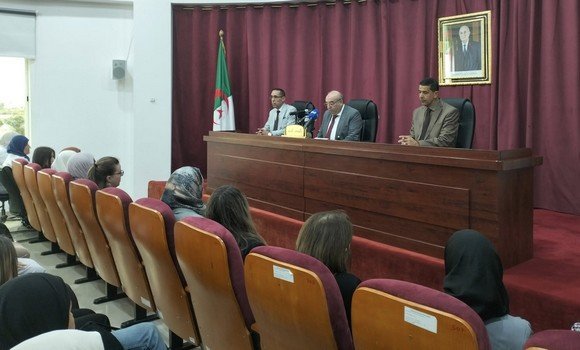 قويدري يشيد بدور المرأة المحوري في ترقية القطاع