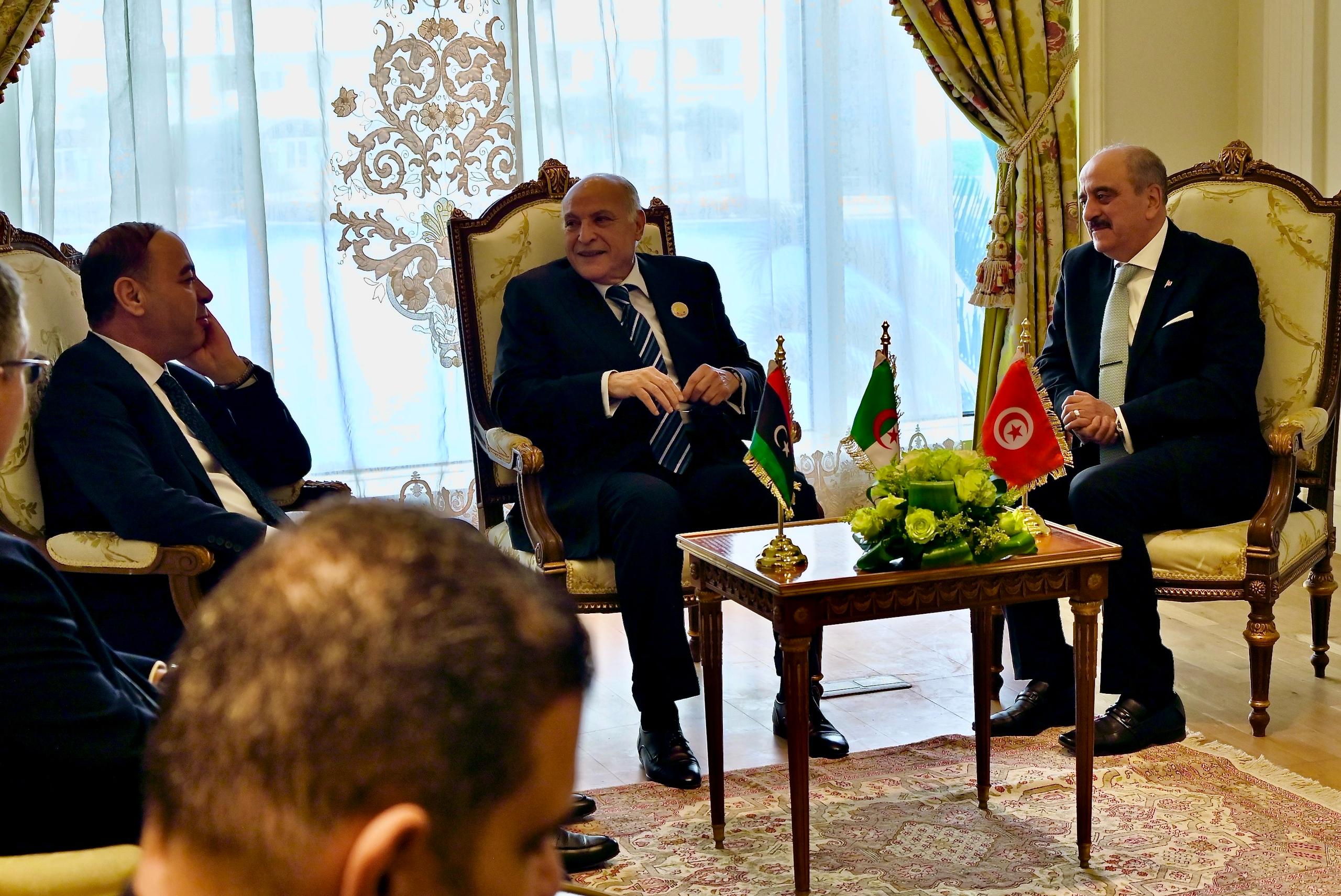 اجتماع ثلاثي جزائري-تونسي-ليبي قبيل القمة العربية الطارئة