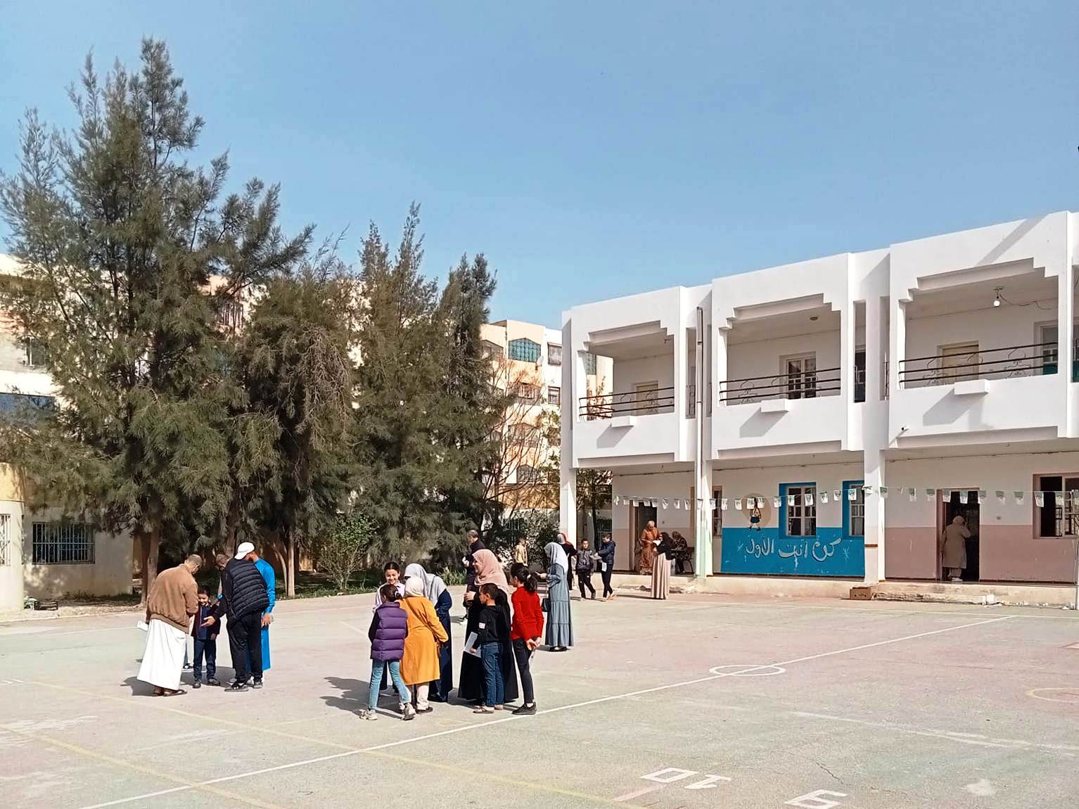 Cour d'une école primaire à Oum El Bouaghi