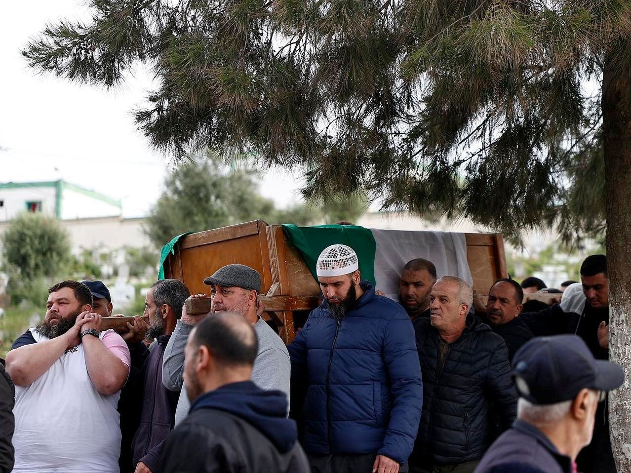 جثمان الفقيد جمال مناد يوارى الثرى