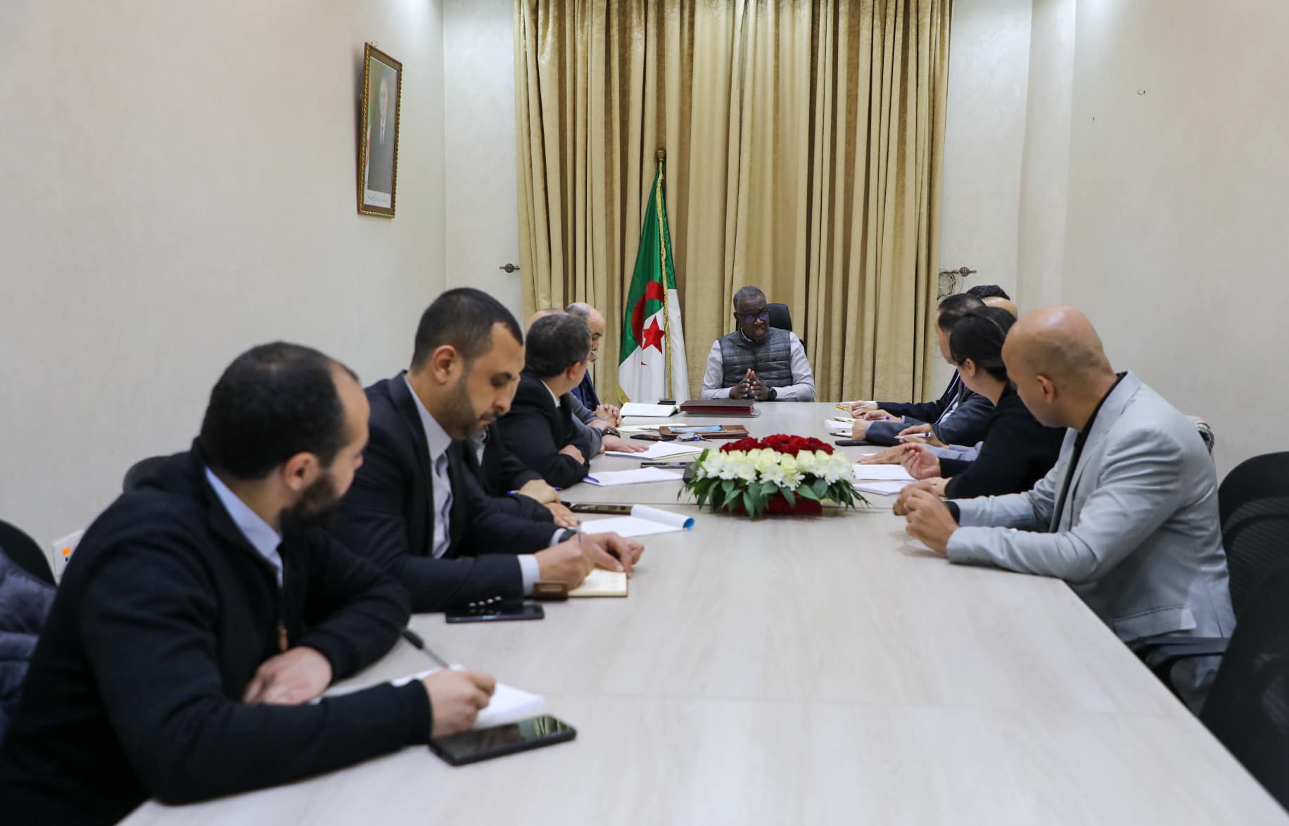 Hidaoui préside une réunion d'évaluation de la mise en œuvre du programme du secteur de la jeunesse