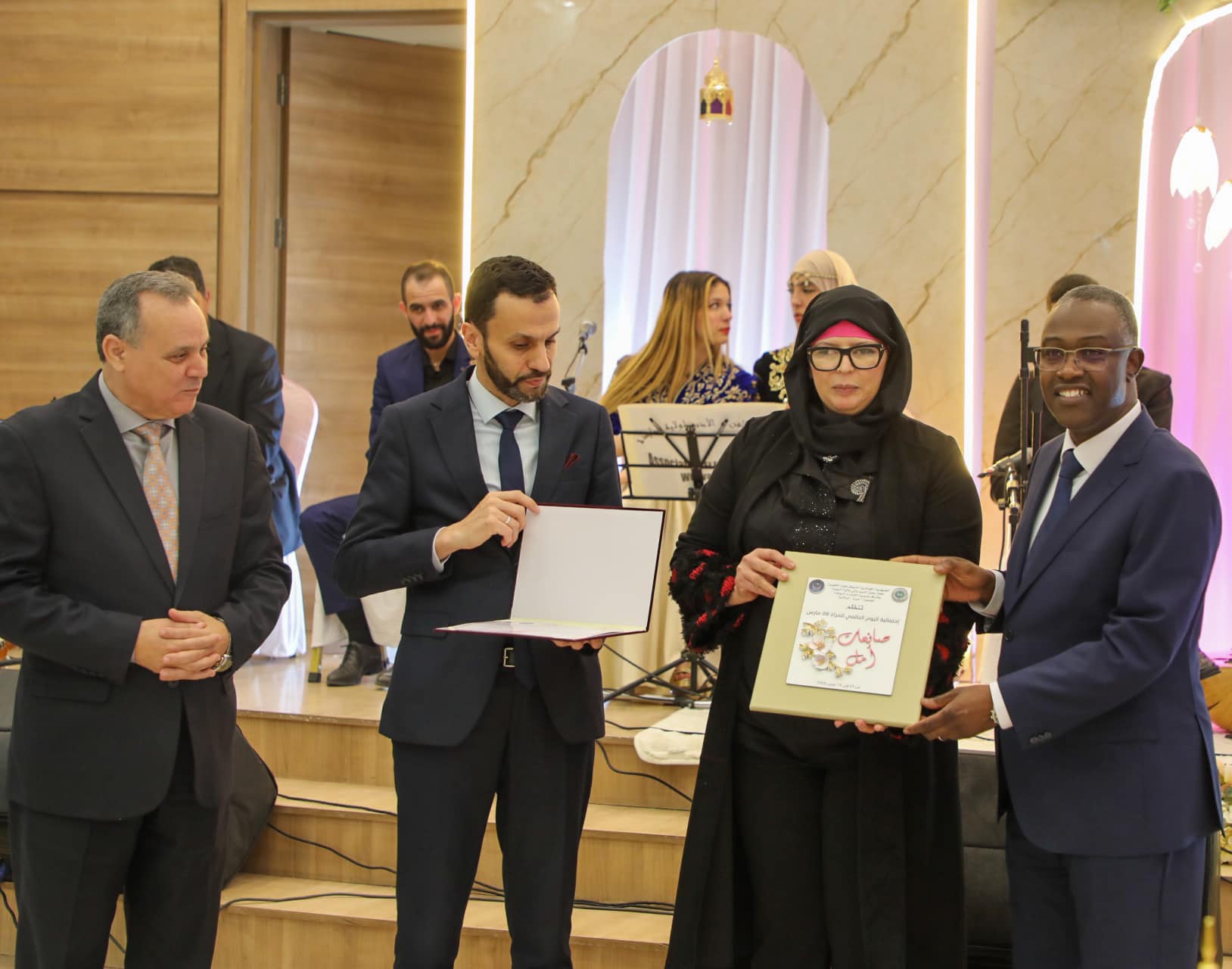 Hidaoui et Ouadah coprésident une cérémonie de distinction des lauréates du concours «Femmes entrepreneures à succès»