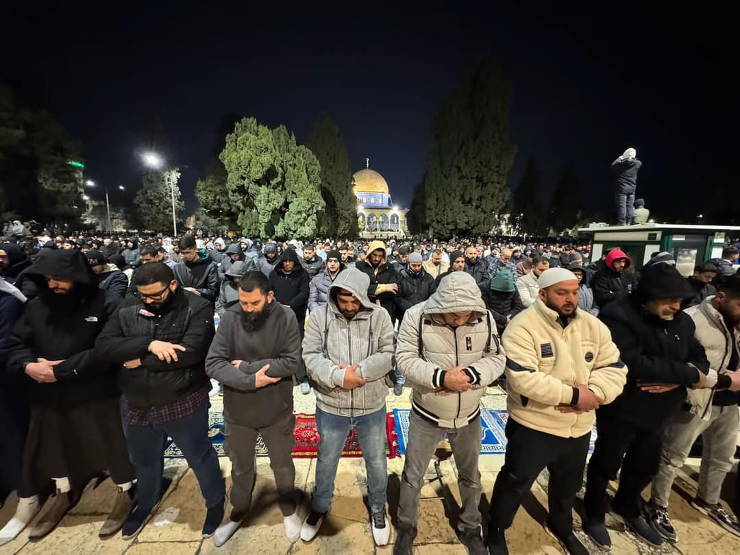 صلاتي العشاء والتراويح في المسجد الأقصى