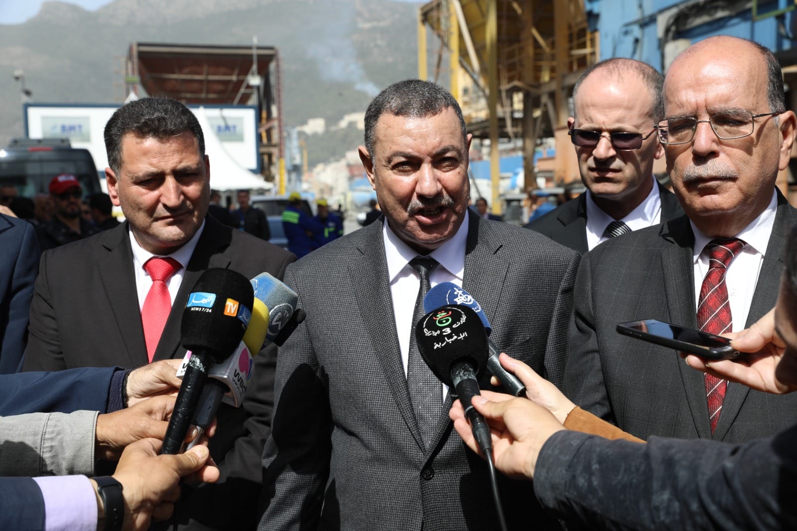 نظام العمل المتواصل بميناء بجاية "مشجعة"