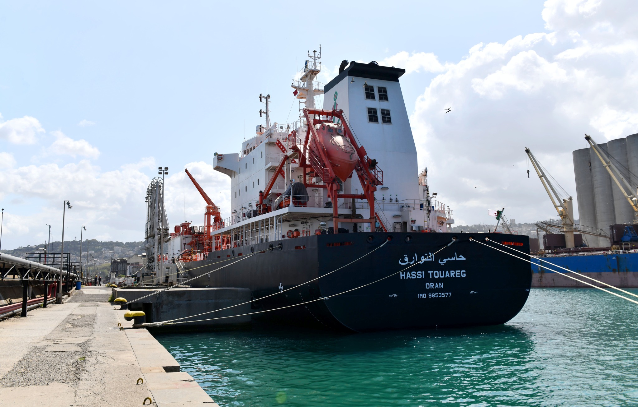 الميناء النفطي بالعاصمة