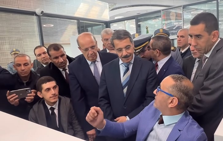 وزير المالية يعاين مكاتب الصرف بمطار وميناء وهران