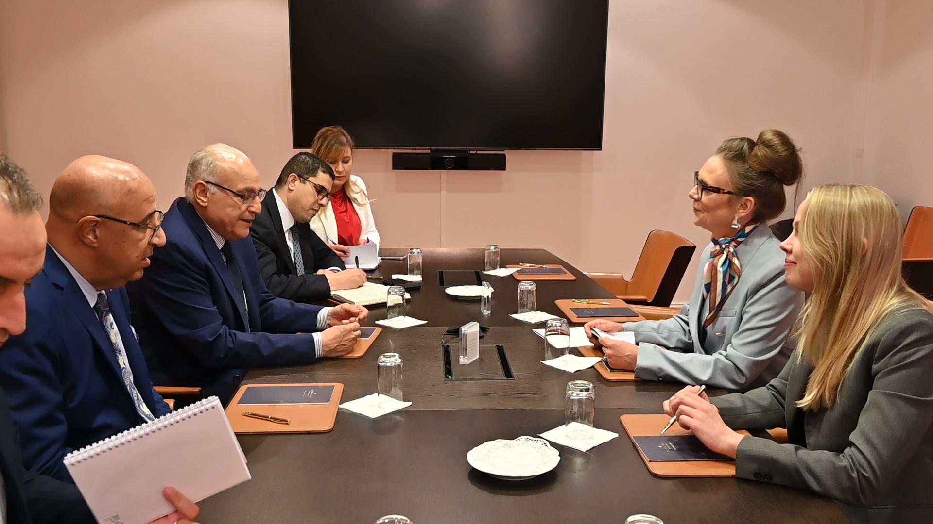 عطاف يجري محادثات مع  الرئيسة التنفيذية للمجلس الدولي للصناعة السويدية