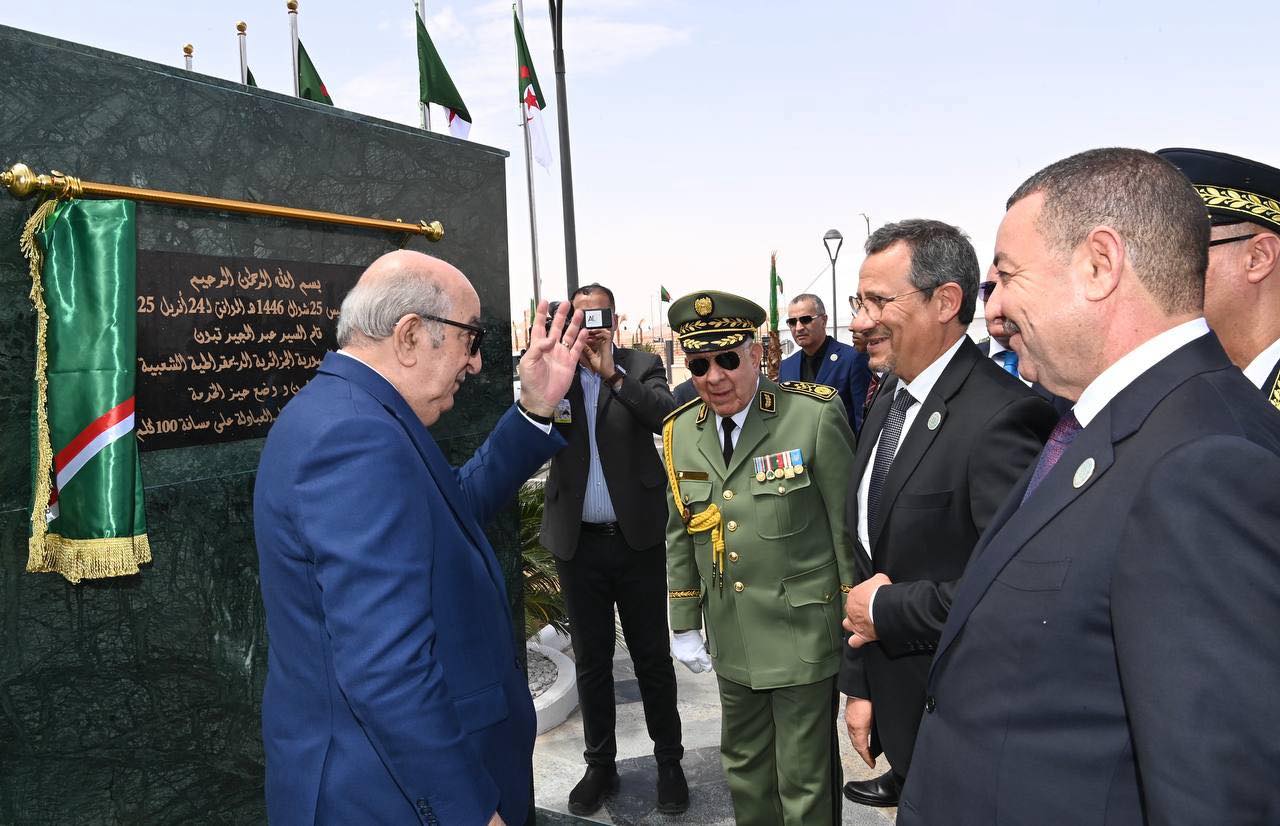 رئيس الجمهورية يخص باستقبال شعبي حار من قبل مواطني وأعيان ولاية بشار