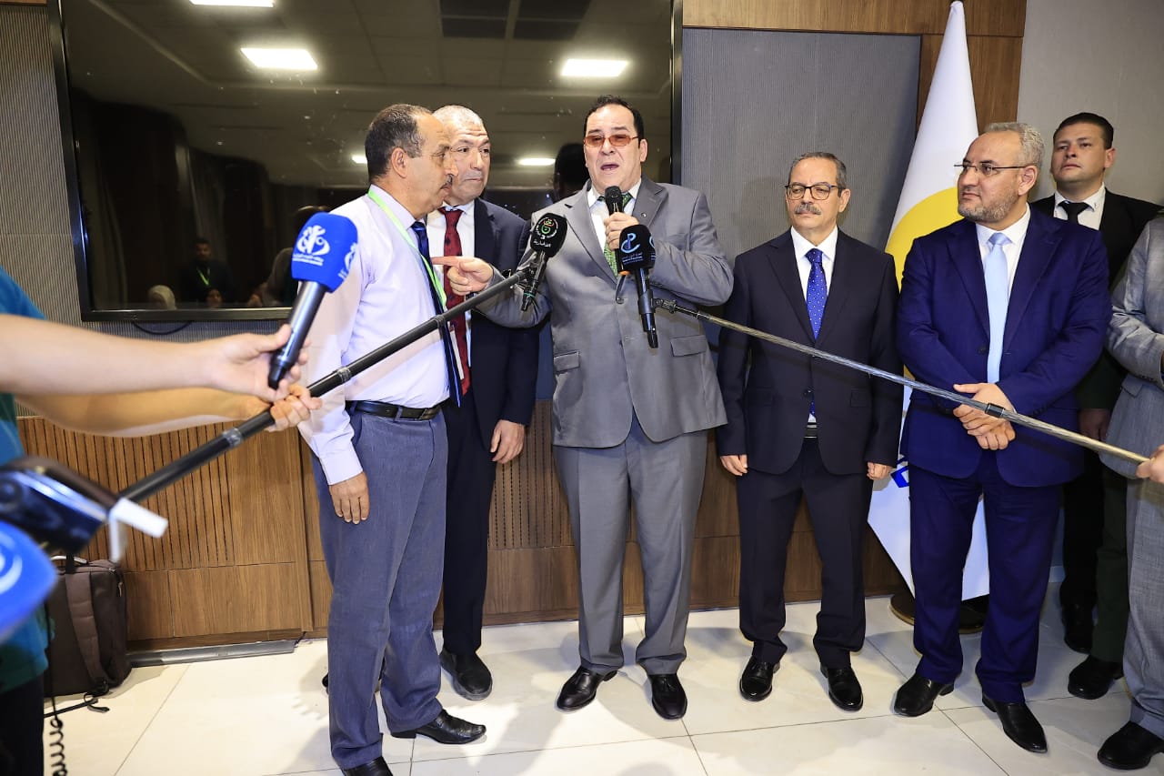 مزيان يبرز أهمية التكوين المتخصص للصحفيين والإعلاميين