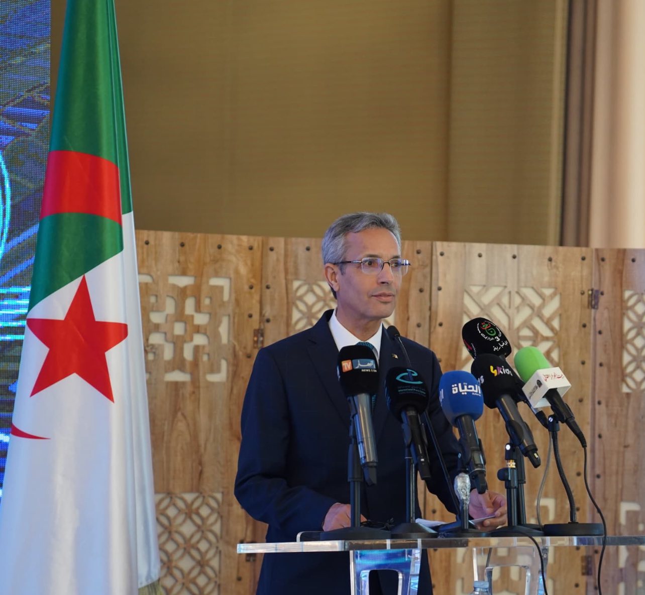 وزير الثقافة والفنون زهير بللو