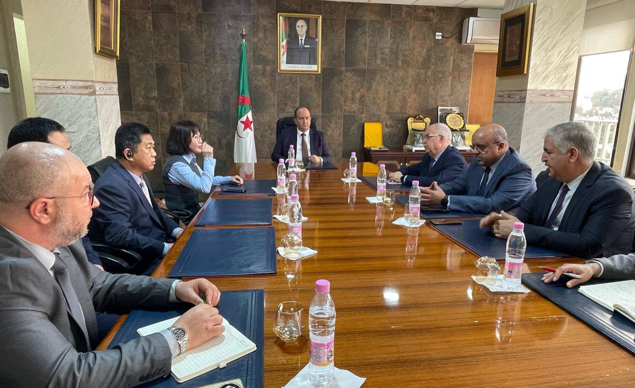 Partenariat algéro-chinois dans le domaine de la fabrication de moules et de supports métalliques