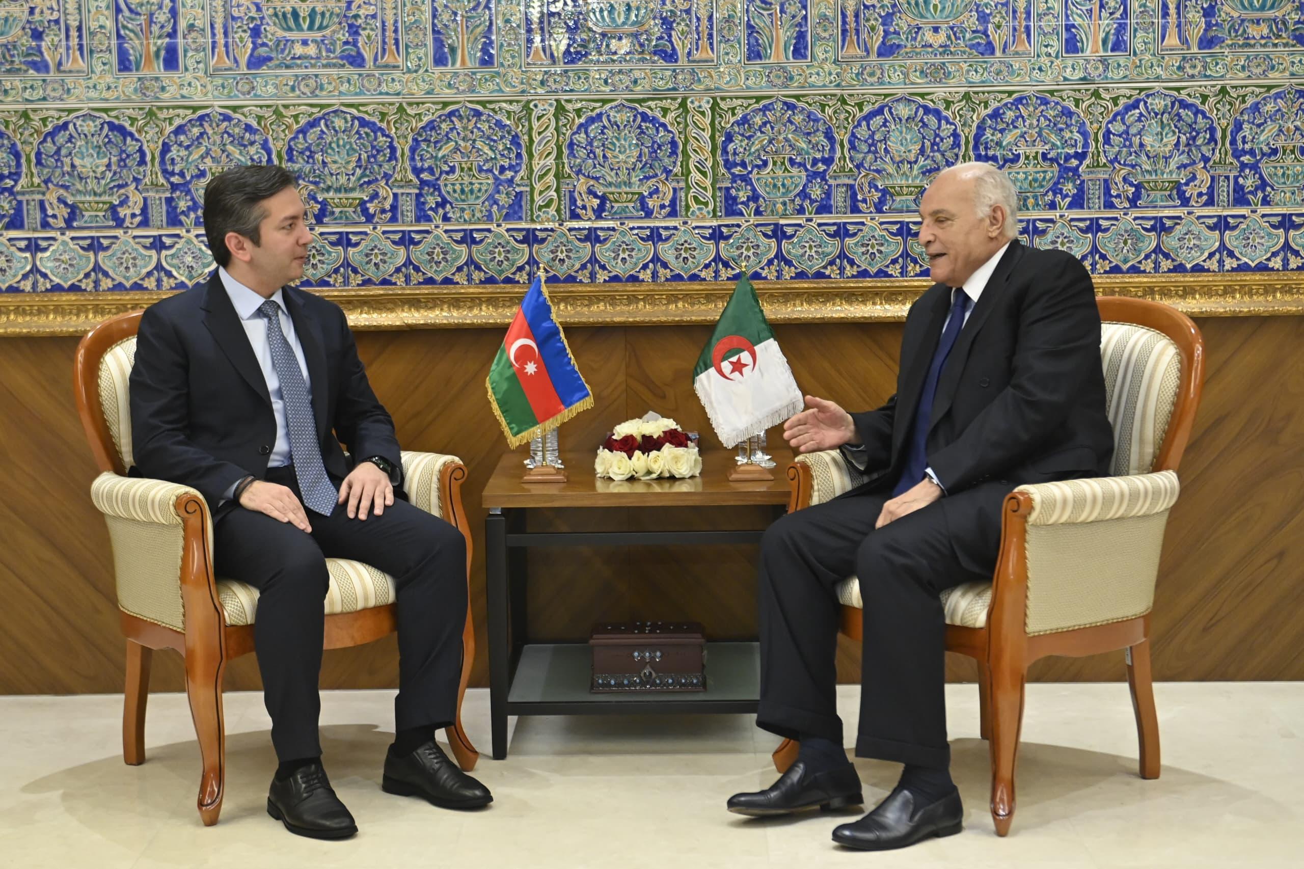 عطاف يستقبل نائب وزير الشؤون الخارجية لجمهورية أذربيجان