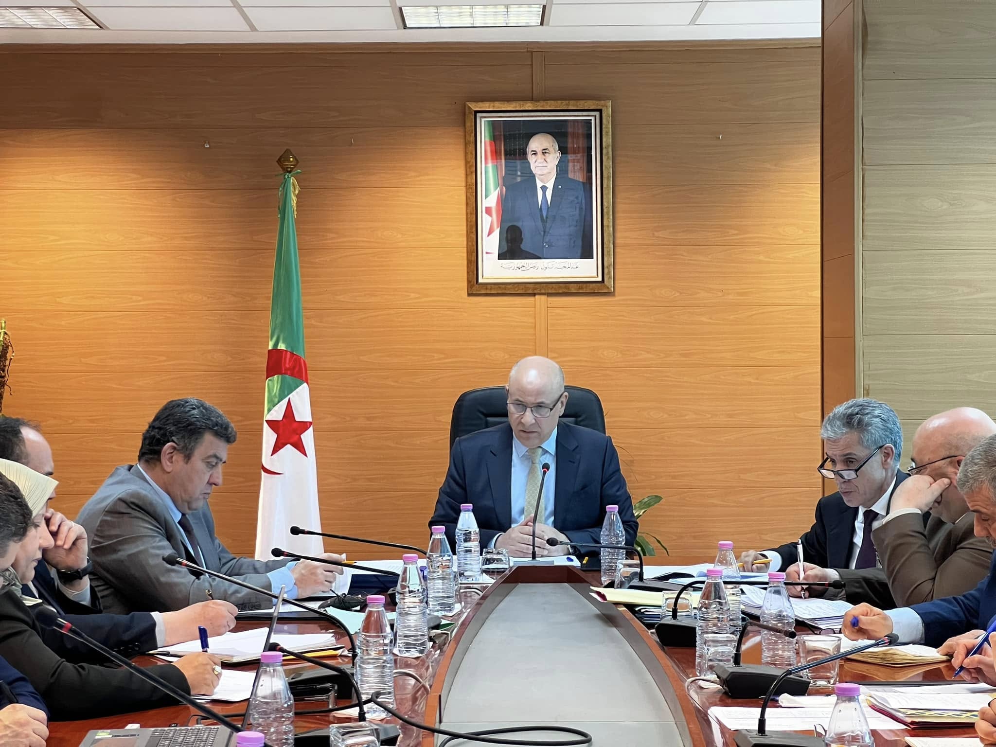 زيتوني يترأس اجتماعا تنسيقيا لمناقشة برنامج عمل المخبر الوطني للتجارب