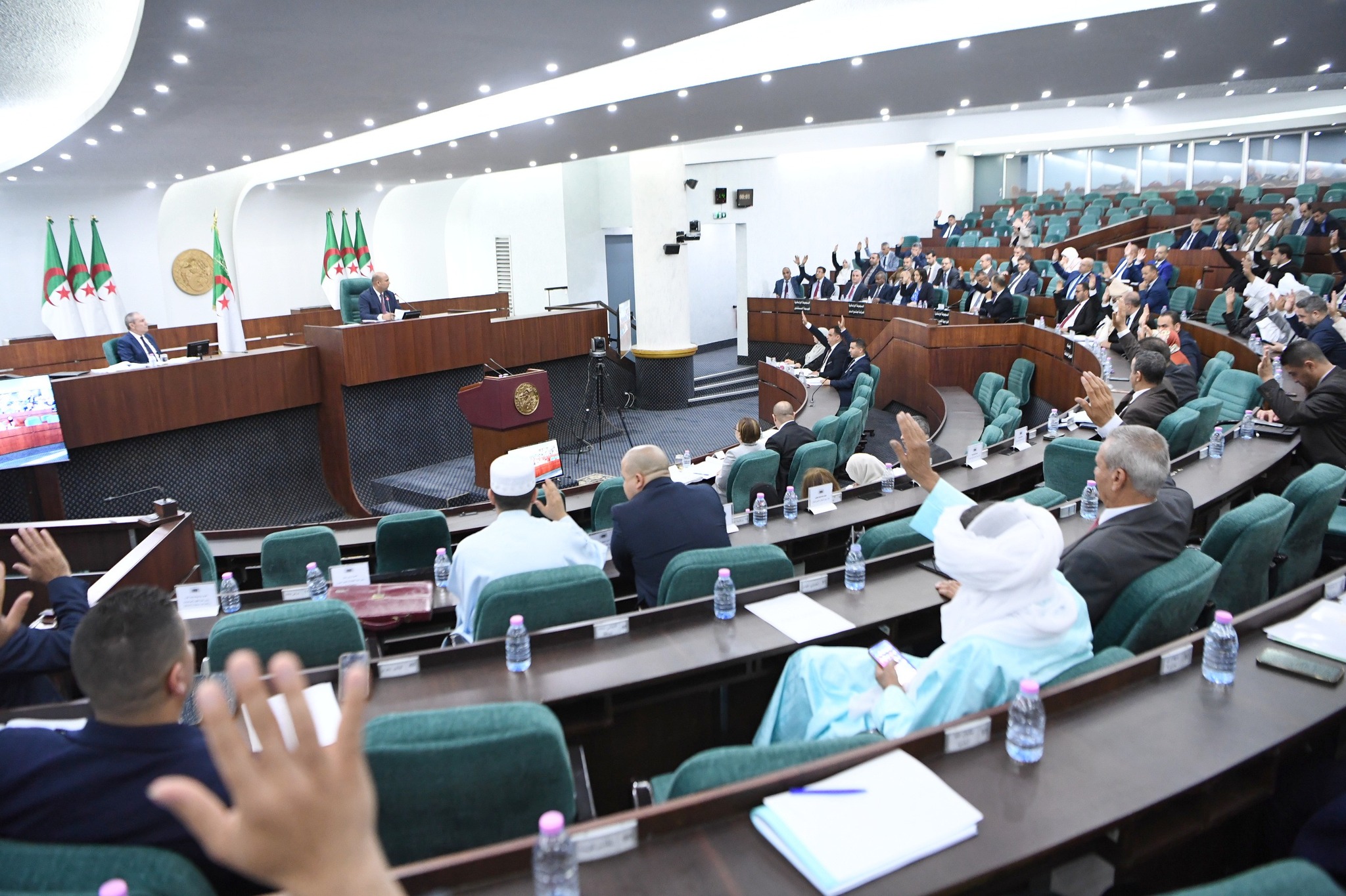 نواب #المجلس_الشعبي_الوطني يصوتون بالإجماع على نص القانون الذي يتضمن الإجراءات الجزائية